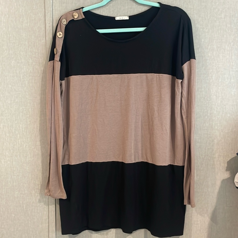 Long sleeve shirt size large